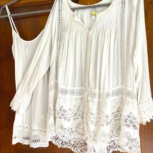 Monoreno Tunic Dress. Color Ivory. Worn twice         Beautiful detail